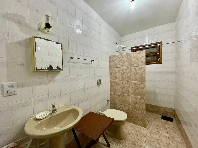 Ampla Residência com Anexo, Piscina e Espaço Gourmet em Dois Terrenos: 24ª foto da galeria de imagens do imóvel