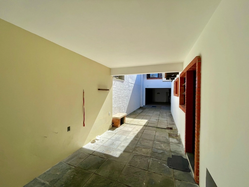 Ampla Residência com Anexo, Piscina e Espaço Gourmet em Dois Terrenos: 21ª foto da galeria de imagens do imóvel