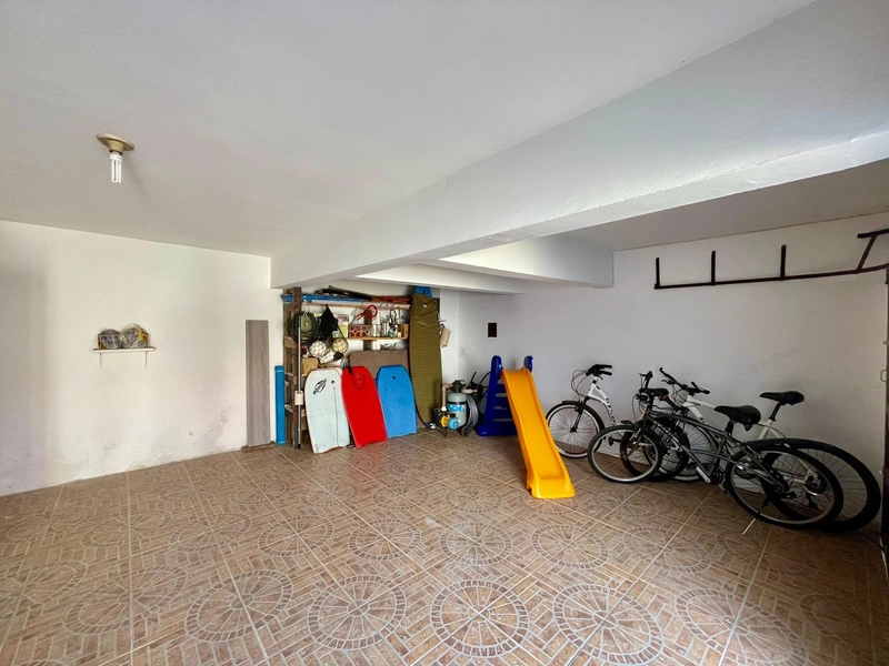 Ampla Residência com Anexo, Piscina e Espaço Gourmet em Dois Terrenos: 25ª foto da galeria de imagens do imóvel