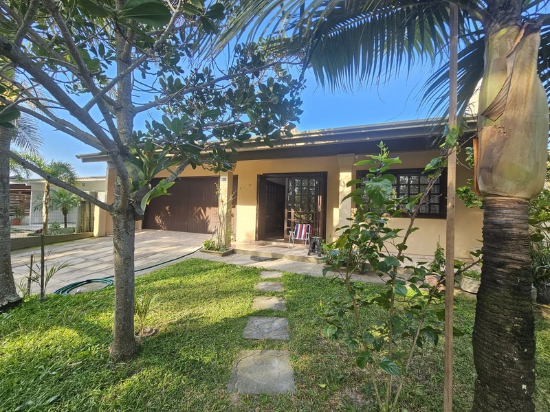 Casa aconchegante com suíte, lareira e amplo pátio: 2ª foto da galeria de imagens do imóvel