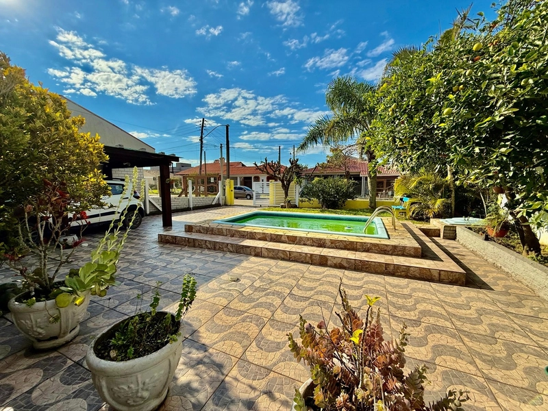 Ampla Casa Mobiliada com Piscina e Espaços Gourmet, Próxima ao Mar!: 1ª foto da galeria de imagens do imóvel