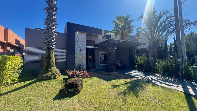 Linda Casa Térrea com Lareira, Piscina e Espaço Gourmet em Condomínio: 3ª foto da galeria de imagens do imóvel