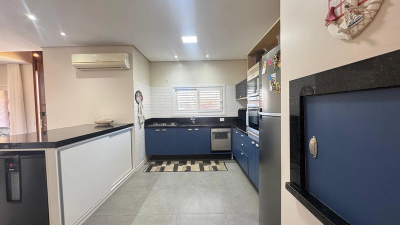 Linda Casa Térrea com Lareira, Piscina e Espaço Gourmet em Condomínio: 6ª foto da galeria de imagens do imóvel