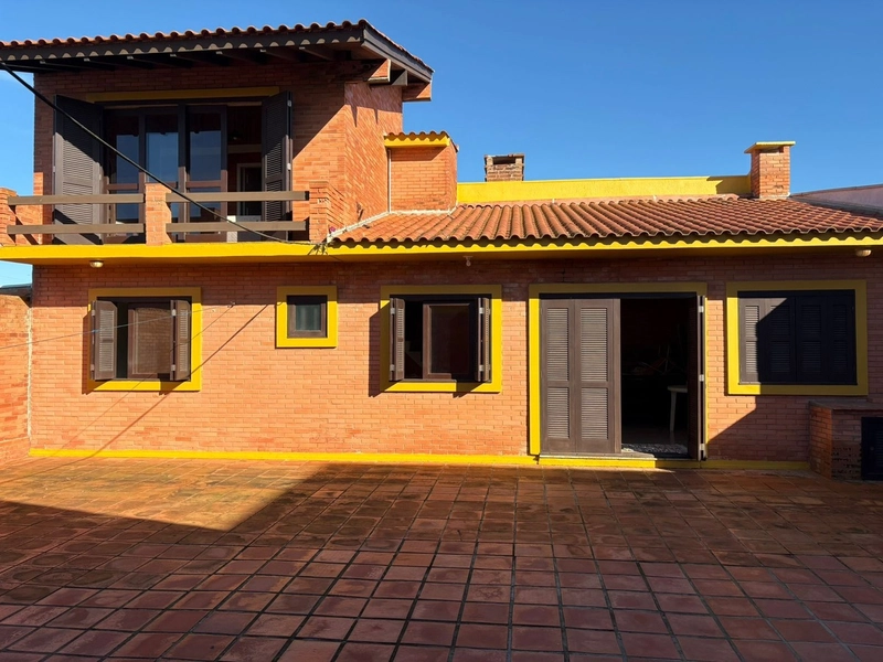 Casa com Anexo Completo – Ideal para Morar e Alugar: 1ª foto da galeria de imagens do imóvel