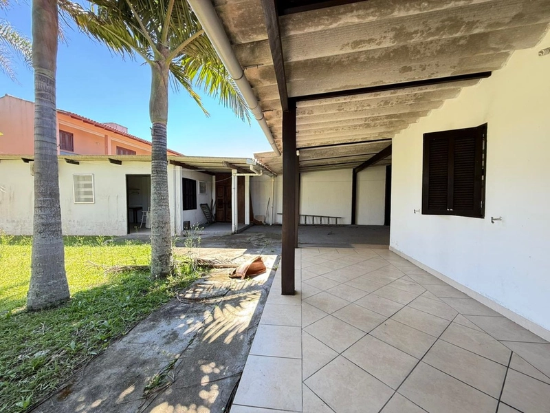 Casa á Venda com Ótima Localização, Frente Leste e Pátio Amplo!: 3ª foto da galeria de imagens do imóvel