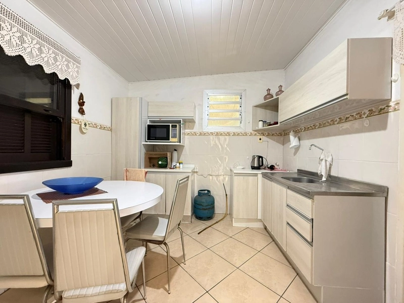 Casa á Venda com Ótima Localização, Frente Leste e Pátio Amplo!: 9ª foto da galeria de imagens do imóvel