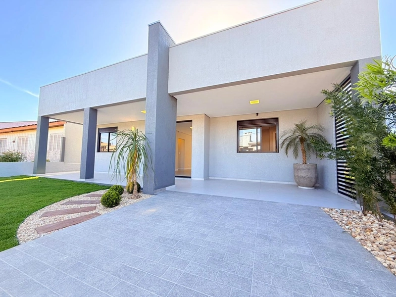 Casa á Venda - 3 Dormitórios com Suíte e Living Integrado!