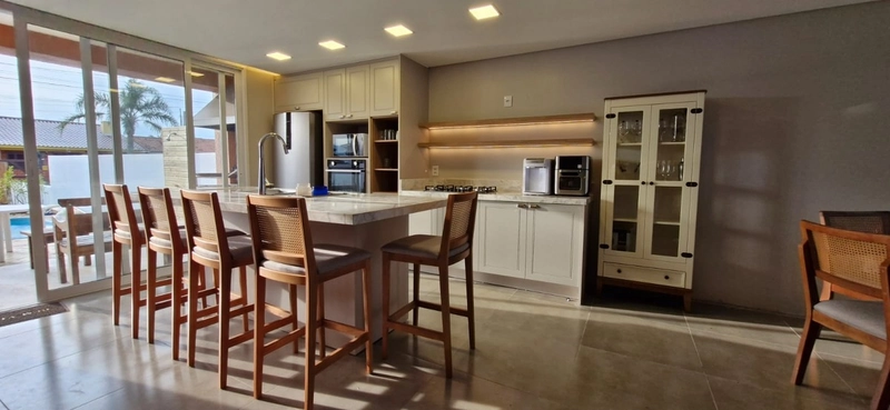 Sobrado à venda com piscina e acabamento de alto padrão: 8ª foto da galeria de imagens do imóvel