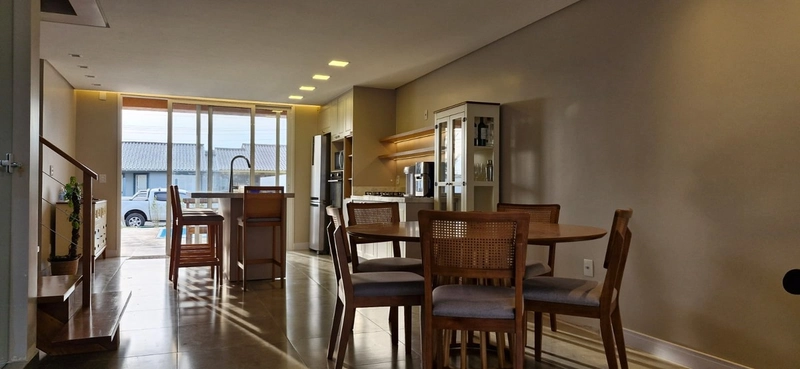 Sobrado à venda com piscina e acabamento de alto padrão: 6ª foto da galeria de imagens do imóvel