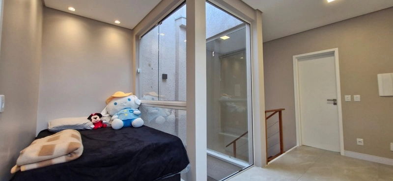 Sobrado à venda com piscina e acabamento de alto padrão: 18ª foto da galeria de imagens do imóvel