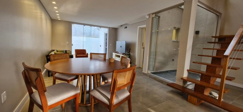 Sobrado à venda com piscina e acabamento de alto padrão: 5ª foto da galeria de imagens do imóvel