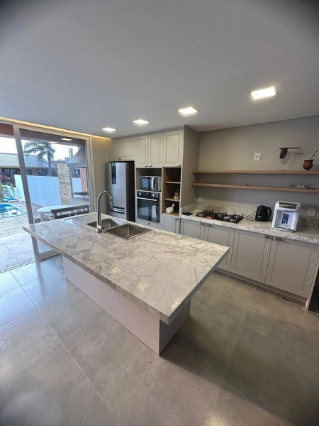 Sobrado à venda com piscina e acabamento de alto padrão: 11ª foto da galeria de imagens do imóvel