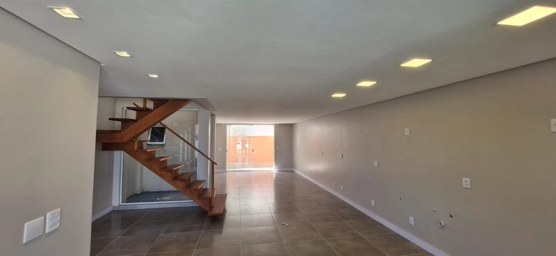 Sobrado à venda com acabamento de alto padrão!: 4ª foto da galeria de imagens do imóvel