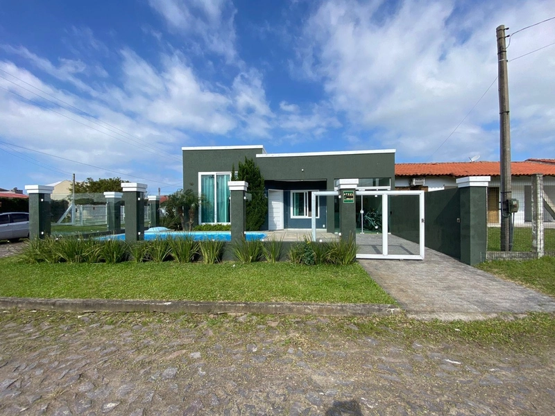 Casa espaçosa com suíte, lareira e piscina privativa!: 2ª foto da galeria de imagens do imóvel