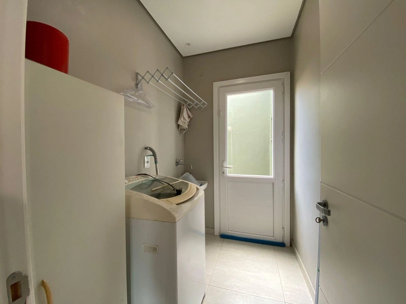 Casa espaçosa com suíte, lareira e piscina privativa!: 32ª foto da galeria de imagens do imóvel