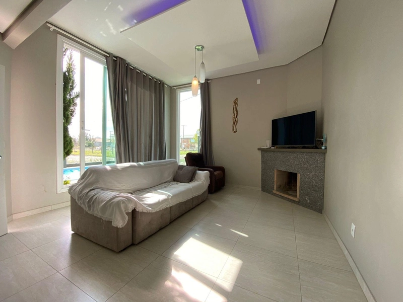 Casa espaçosa com suíte, lareira e piscina privativa!: 19ª foto da galeria de imagens do imóvel