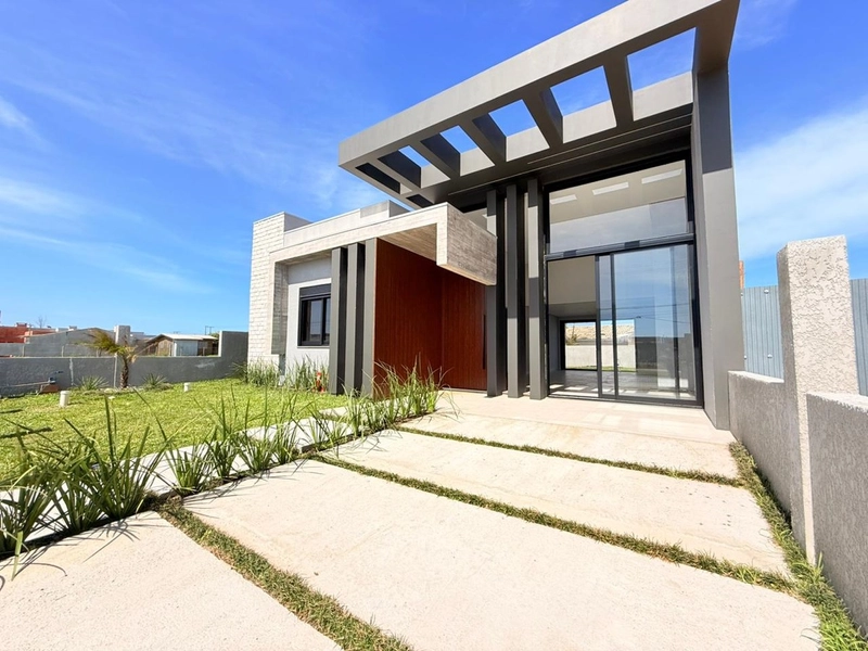 Linda Casa com Suíte, Lareira e Amplo Pátio para Toda a Família!