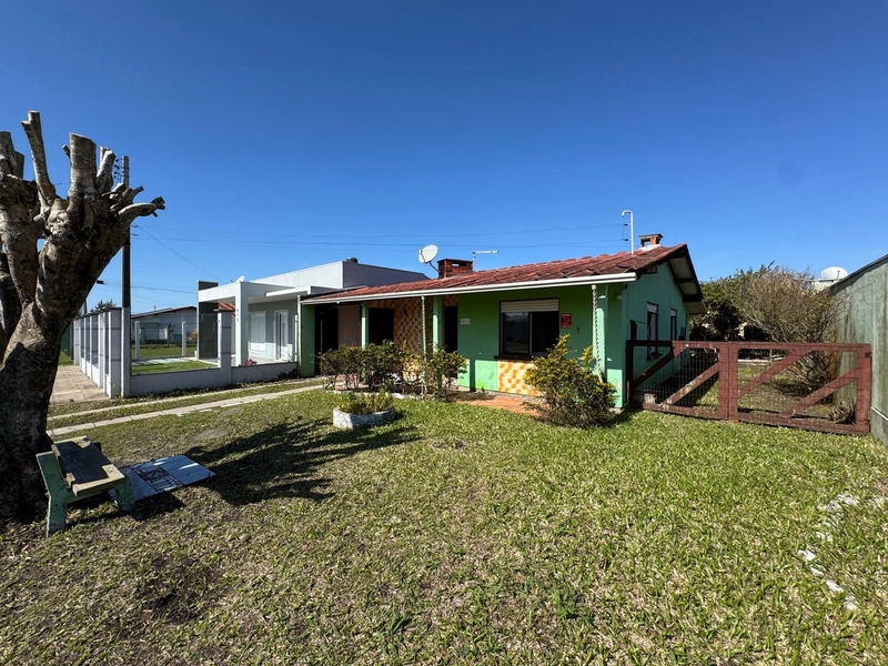 Casa com Suíte, Lareira e Amplo Espaço Verde para Lazer e Conforto!: 2ª foto da galeria de imagens do imóvel