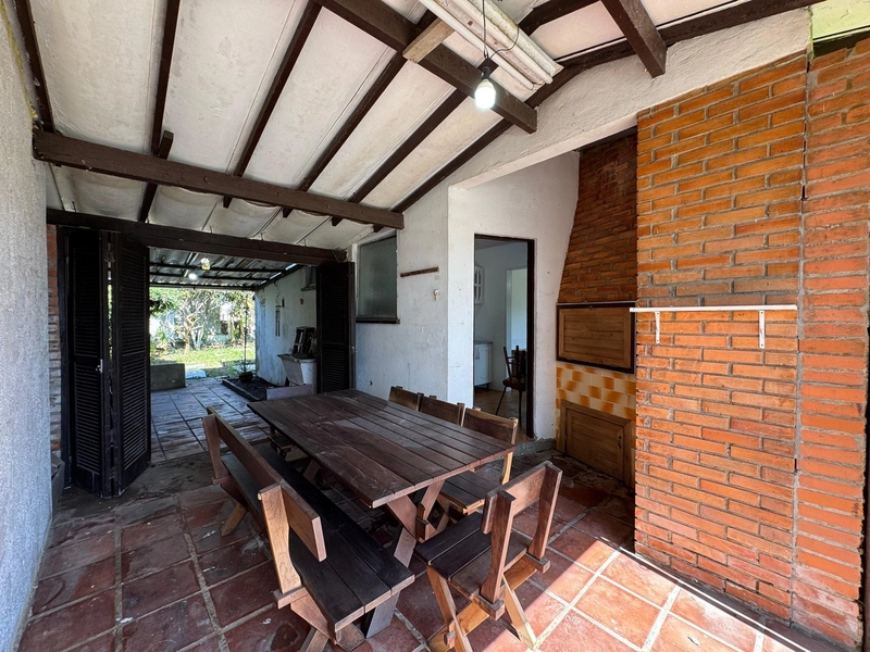 Casa com Suíte, Lareira e Amplo Espaço Verde para Lazer e Conforto!: 5ª foto da galeria de imagens do imóvel