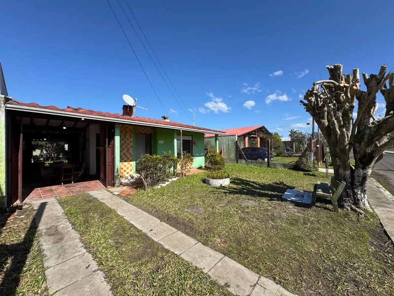 Casa com Suíte, Lareira e Amplo Espaço Verde para Lazer e Conforto!: 3ª foto da galeria de imagens do imóvel