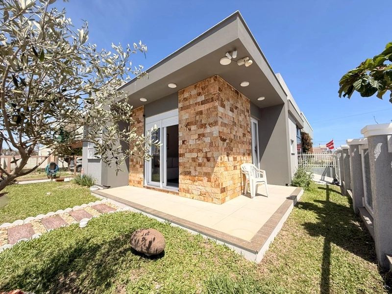Casa Geminada com Suíte, Churrasqueira e Garagem Fechada!: 3ª foto da galeria de imagens do imóvel