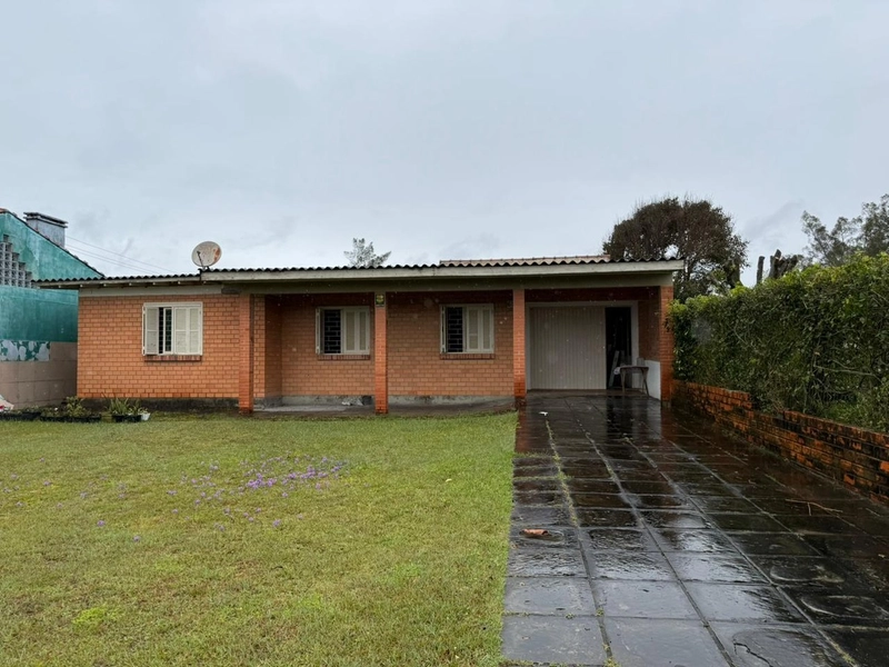 Casa Semi-mobiliada, com localização privilegiada!