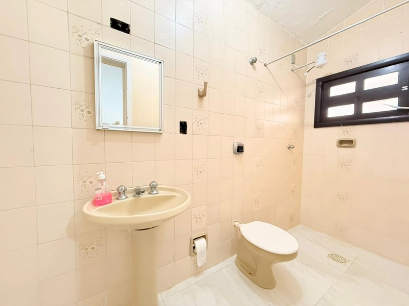 Casa Aconchegante á Venda - Pátio Amplo e Ótima Localização!: 9ª foto da galeria de imagens do imóvel