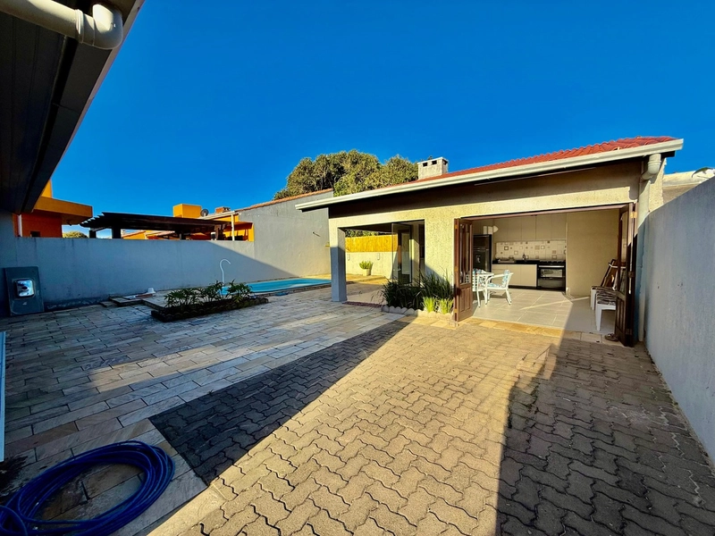 Linda Casa com Piscina e Quiosque, Próxima ao Mar e Centro!: 6ª foto da galeria de imagens do imóvel