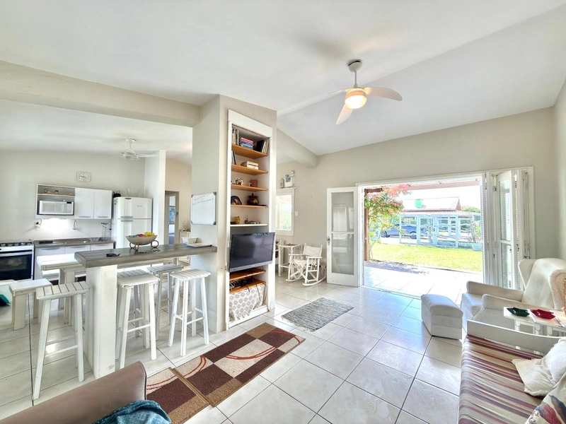 Casa Aconchegante á Venda, Ótima Localização e Pátio Amplo!: 7ª foto da galeria de imagens do imóvel