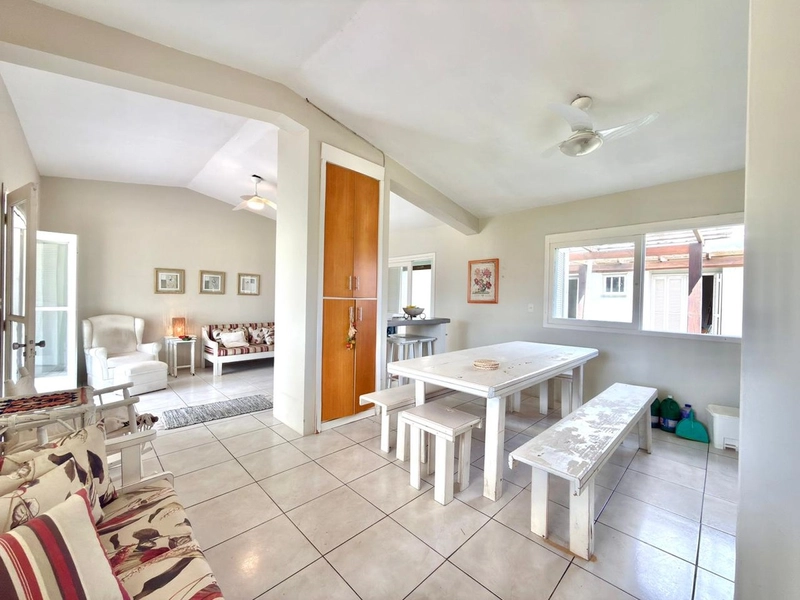 Casa Aconchegante á Venda, Ótima Localização e Pátio Amplo!: 8ª foto da galeria de imagens do imóvel