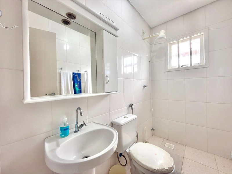 Casa Aconchegante á Venda, Ótima Localização e Pátio Amplo!: 15ª foto da galeria de imagens do imóvel