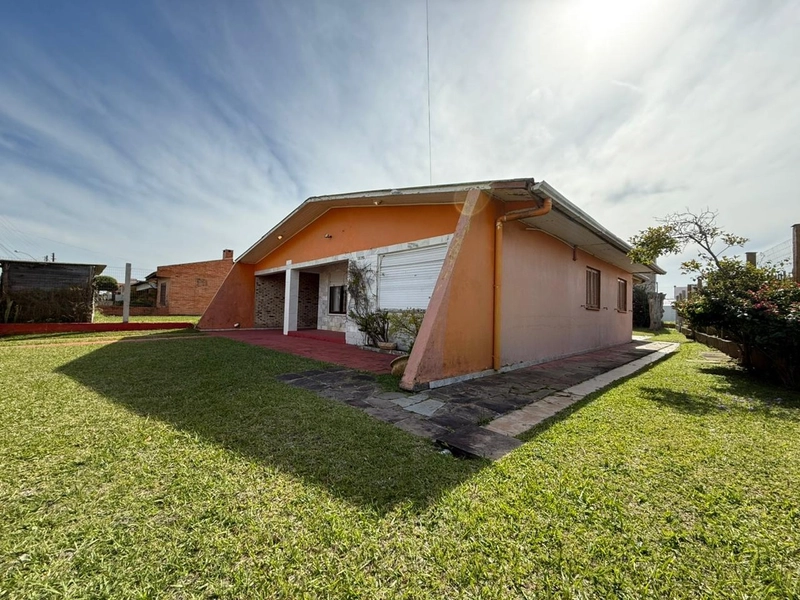 Casa Espaçosa e Bem Localizada, Próximo ao Mar!: 1ª foto da galeria de imagens do imóvel