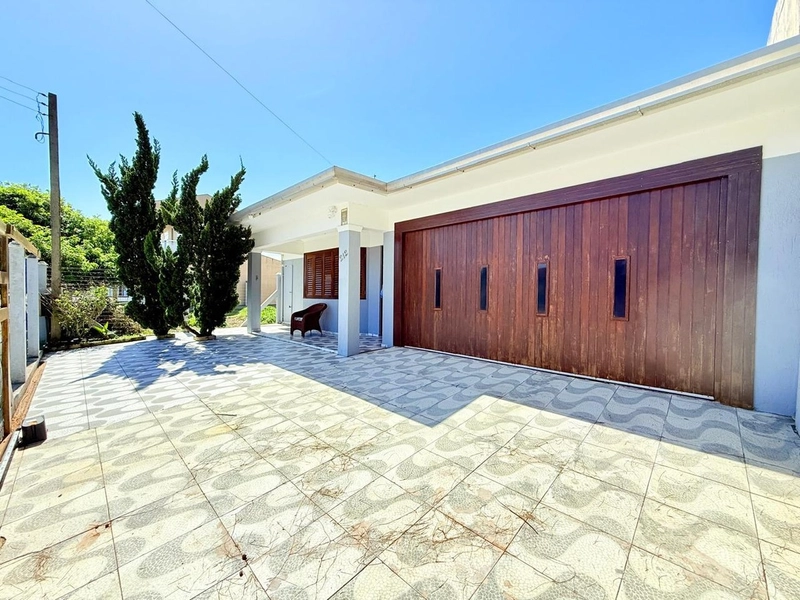 Casa Charmosa á Venda,  á Poucas Quadras do Mar!: 1ª foto da galeria de imagens do imóvel