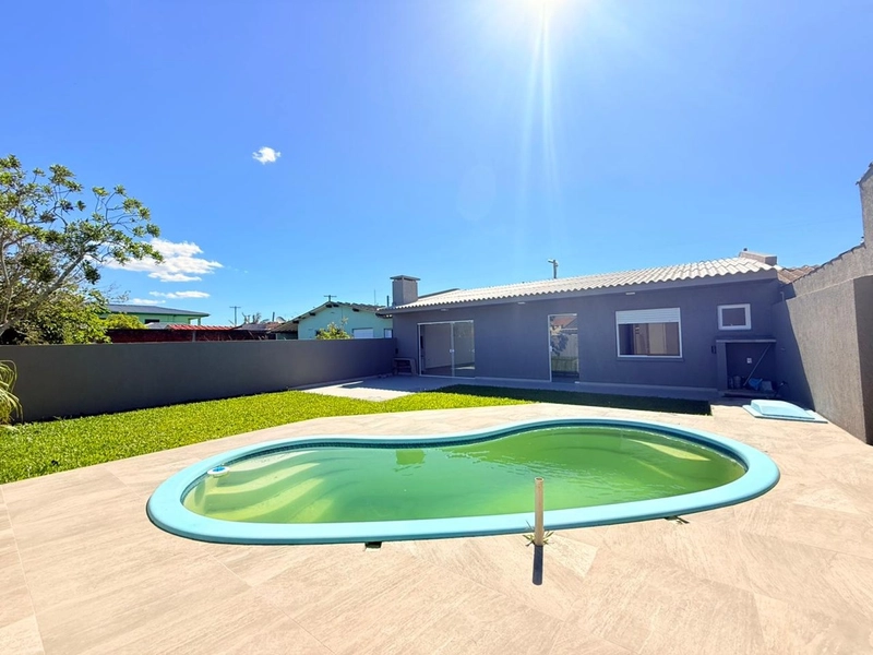 Charmosa Casa á venda, com duas Suítes, Piscina e Ótima Localização!: 3ª foto da galeria de imagens do imóvel