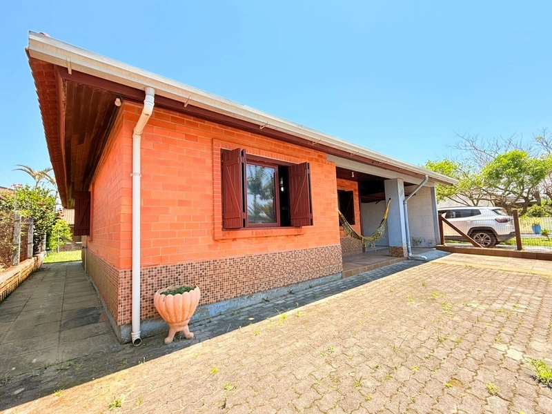 Casa Charmosa e Aconchegante, com 3 Quartos e um Pátio Amplo!: 2ª foto da galeria de imagens do imóvel