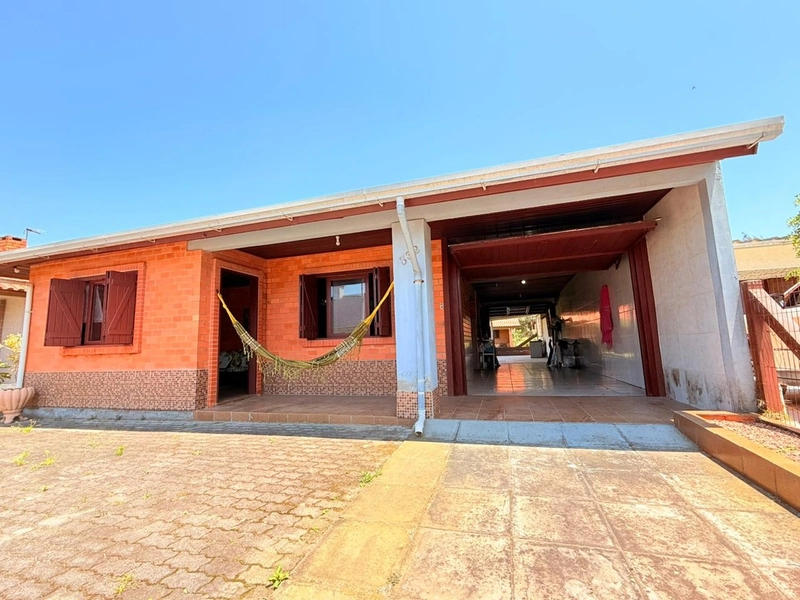 Casa Charmosa e Aconchegante, com 3 Quartos e um Pátio Amplo!