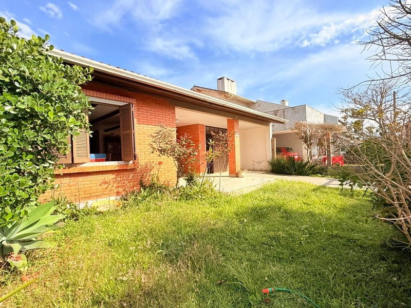 Charmosa Casa a Venda, 3 Quartos, Pátio Amplo e Ótima Localização!: 3ª foto da galeria de imagens do imóvel