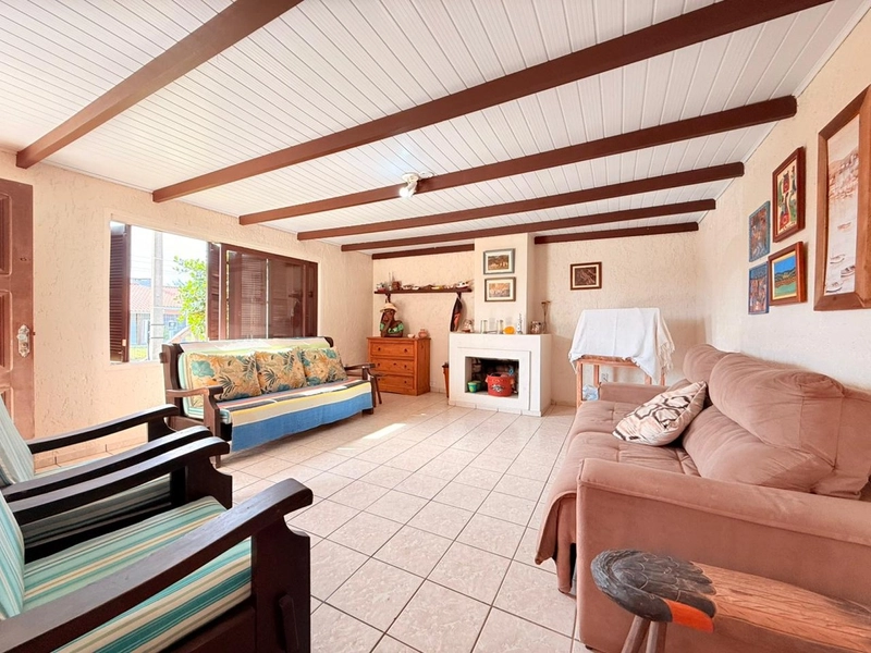 Charmosa Casa a Venda, 3 Quartos, Pátio Amplo e Ótima Localização!: 4ª foto da galeria de imagens do imóvel