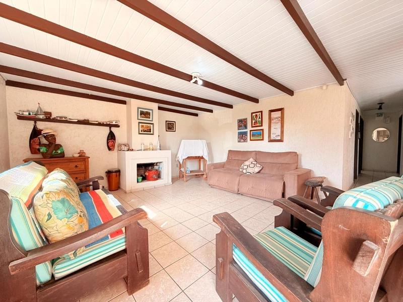 Charmosa Casa a Venda, 3 Quartos, Pátio Amplo e Ótima Localização!: 5ª foto da galeria de imagens do imóvel