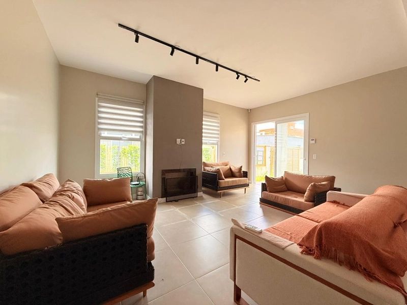 Linda Casa á Venda - Um Imóvel Espaçoso, Funcional e Bem Localizado!: 9ª foto da galeria de imagens do imóvel