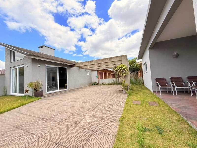 Linda Casa á Venda - Um Imóvel Espaçoso, Funcional e Bem Localizado!