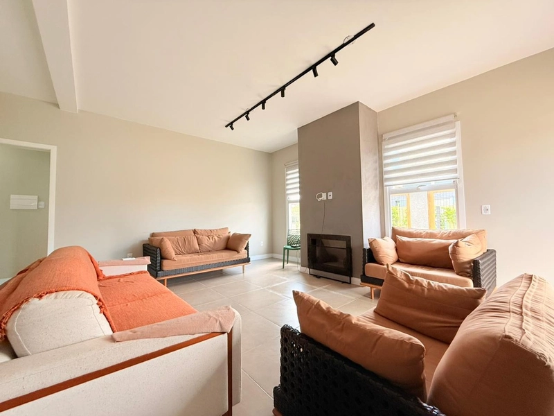 Linda Casa á Venda - Um Imóvel Espaçoso, Funcional e Bem Localizado!: 8ª foto da galeria de imagens do imóvel