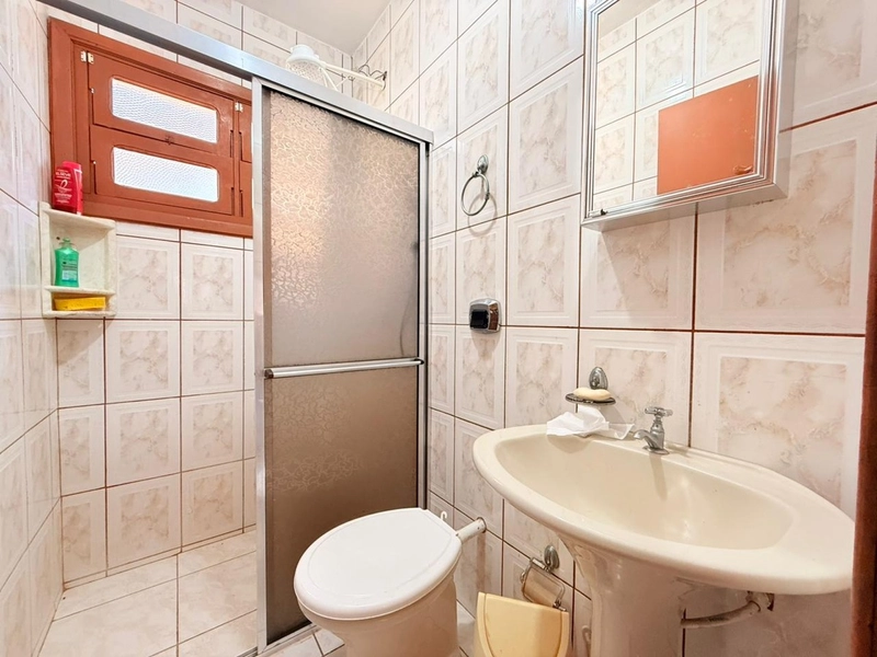 Casa Semi-mobiliada, bem distribuída e com amplo pátio frente e fundos: 12ª foto da galeria de imagens do imóvel