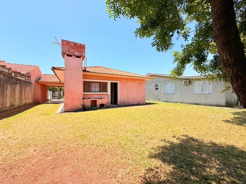 Casa Semi-mobiliada, bem distribuída e com amplo pátio frente e fundos: 13ª foto da galeria de imagens do imóvel