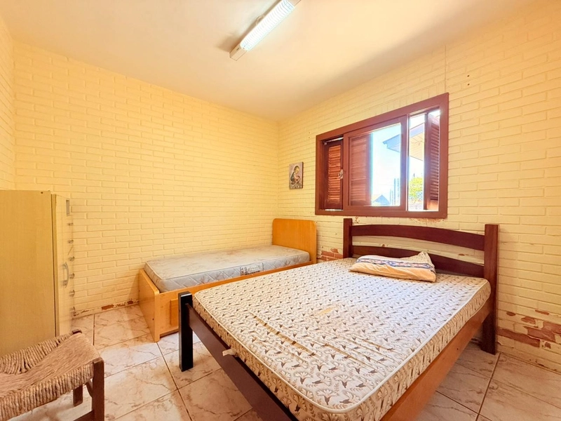 Casa Semi-mobiliada, bem distribuída e com amplo pátio frente e fundos: 11ª foto da galeria de imagens do imóvel