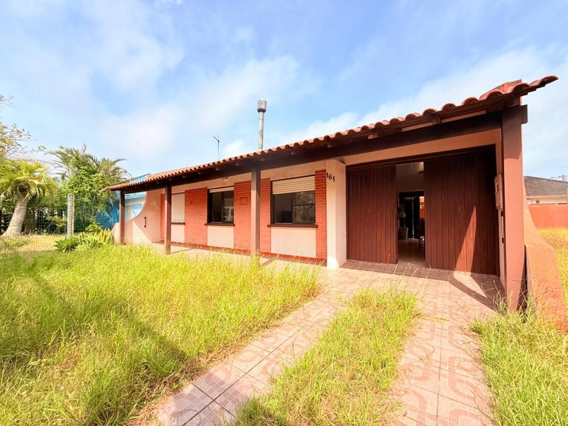 Ampla Casa em 2 Terrenos e Ótima Localização!