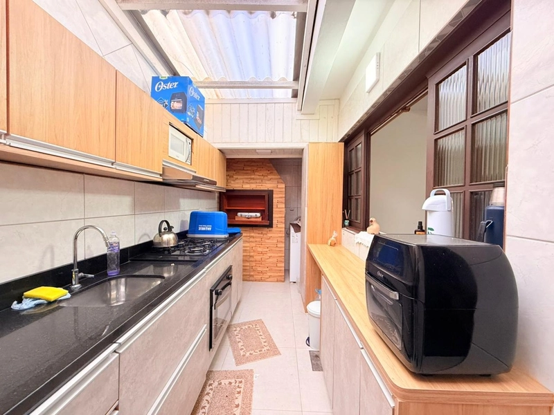 Sobrado aconchegante e muito bem localizado em Atlântida Sul!: 3ª foto da galeria de imagens do imóvel