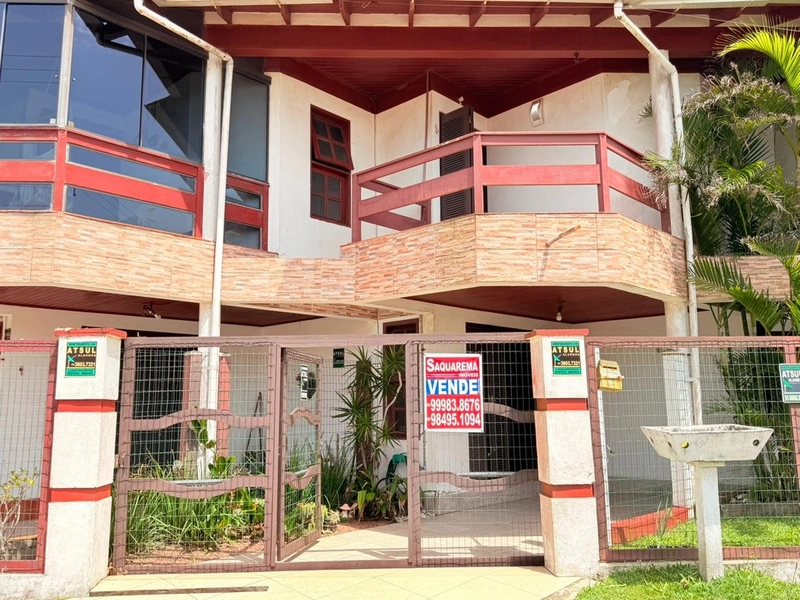 Sobrado aconchegante e muito bem localizado em Atlântida Sul!: 2ª foto da galeria de imagens do imóvel