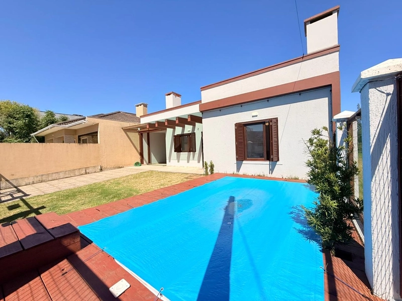 Linda Casa com Piscina, com 3 dormitórios em ótima localização!: 4ª foto da galeria de imagens do imóvel