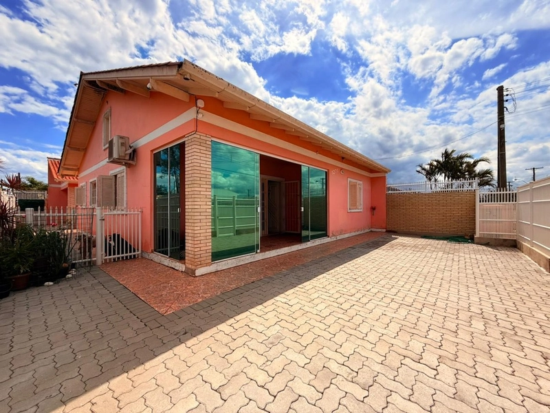 Casa Charmosa com Suíte, Espaço gourmet e Ar condicionado!